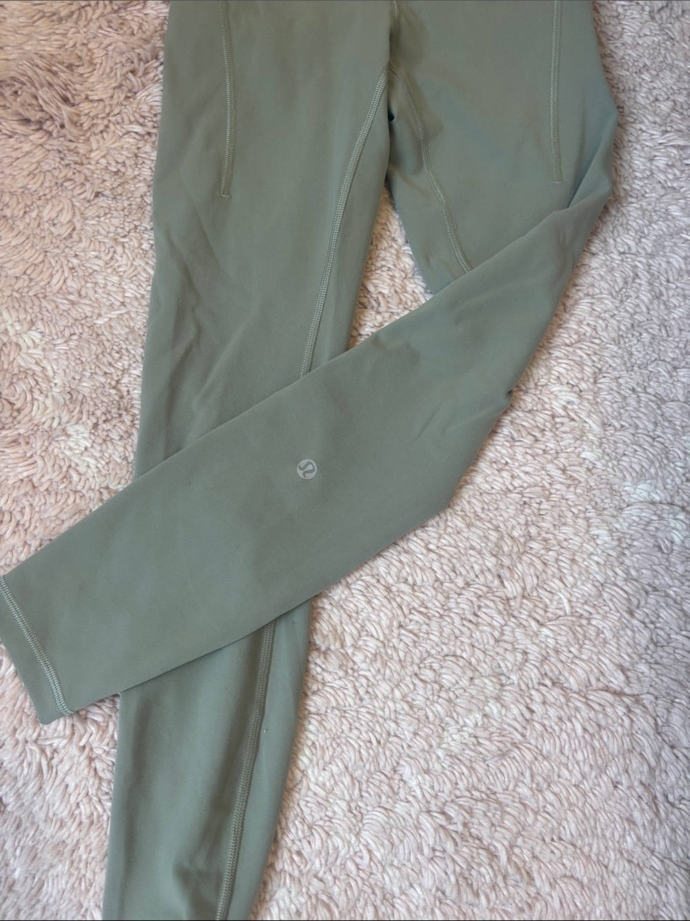 Lulu lemon sage green leggings - Picture 2 of 5